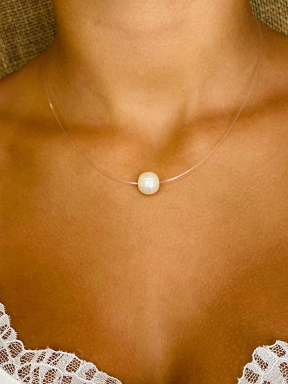 Collier EMY, avec Perle de Culture, porté.